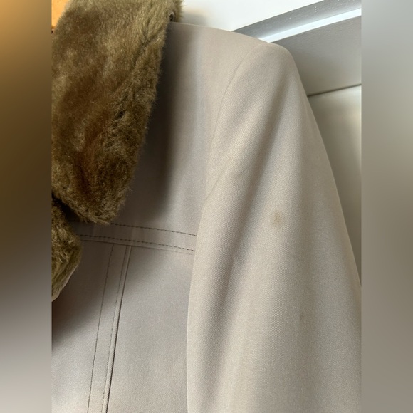 VTG Faux Fur London Fog Trench Coat. - Picture 6 of 10